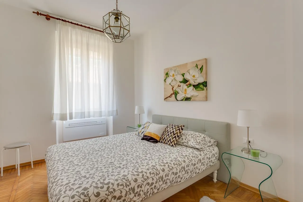 Piazza Santa Felicita Apartment Florence Italy