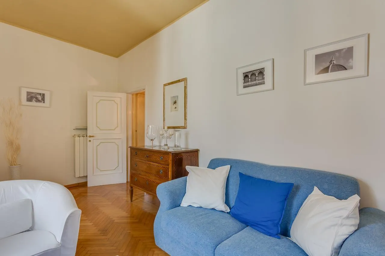 Piazza Santa Felicita Apartment Florence