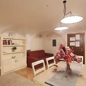 Romantica 2 Cls Central Market & Dome Apartment